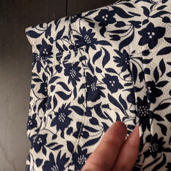 Chaps Stretch Navy & White Floral Mini Skirt, Size 6 - Picture 6 of 6